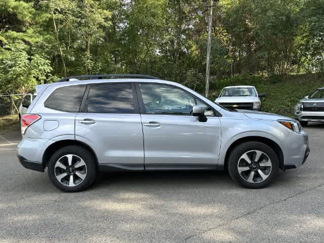 Used 2017 Subaru Forester 2.5i Premium w/ Popular Package #2A AWD/4WD image 3