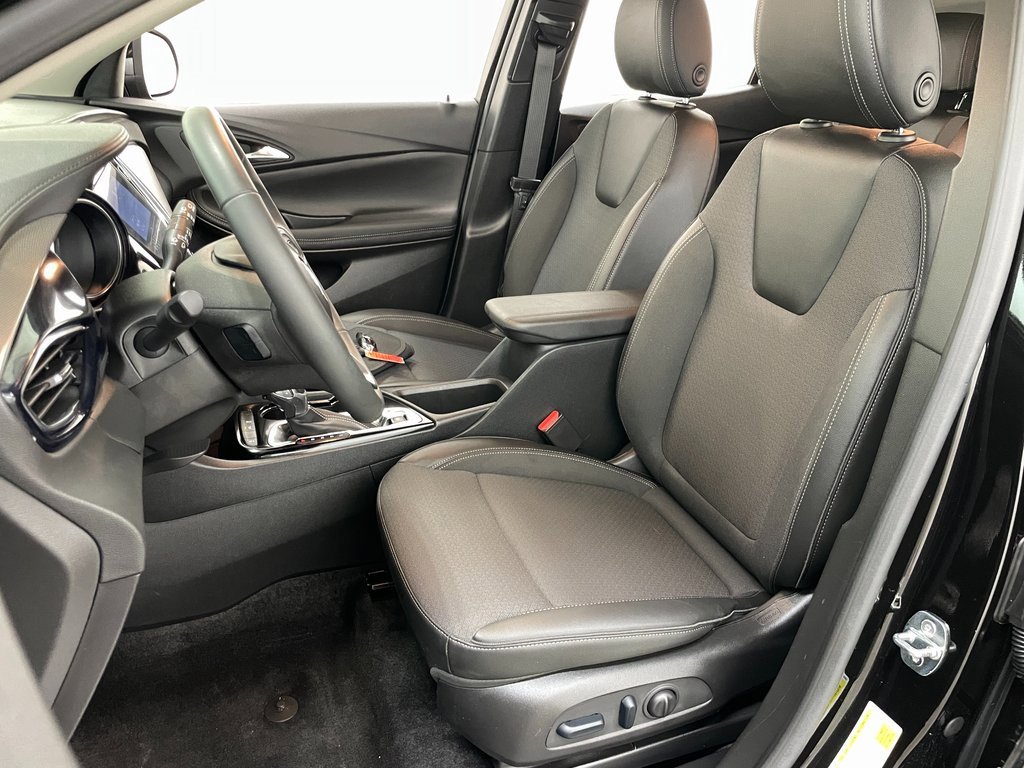 Used 2023 Buick Encore GX Select w/ Sport Touring Package image 21