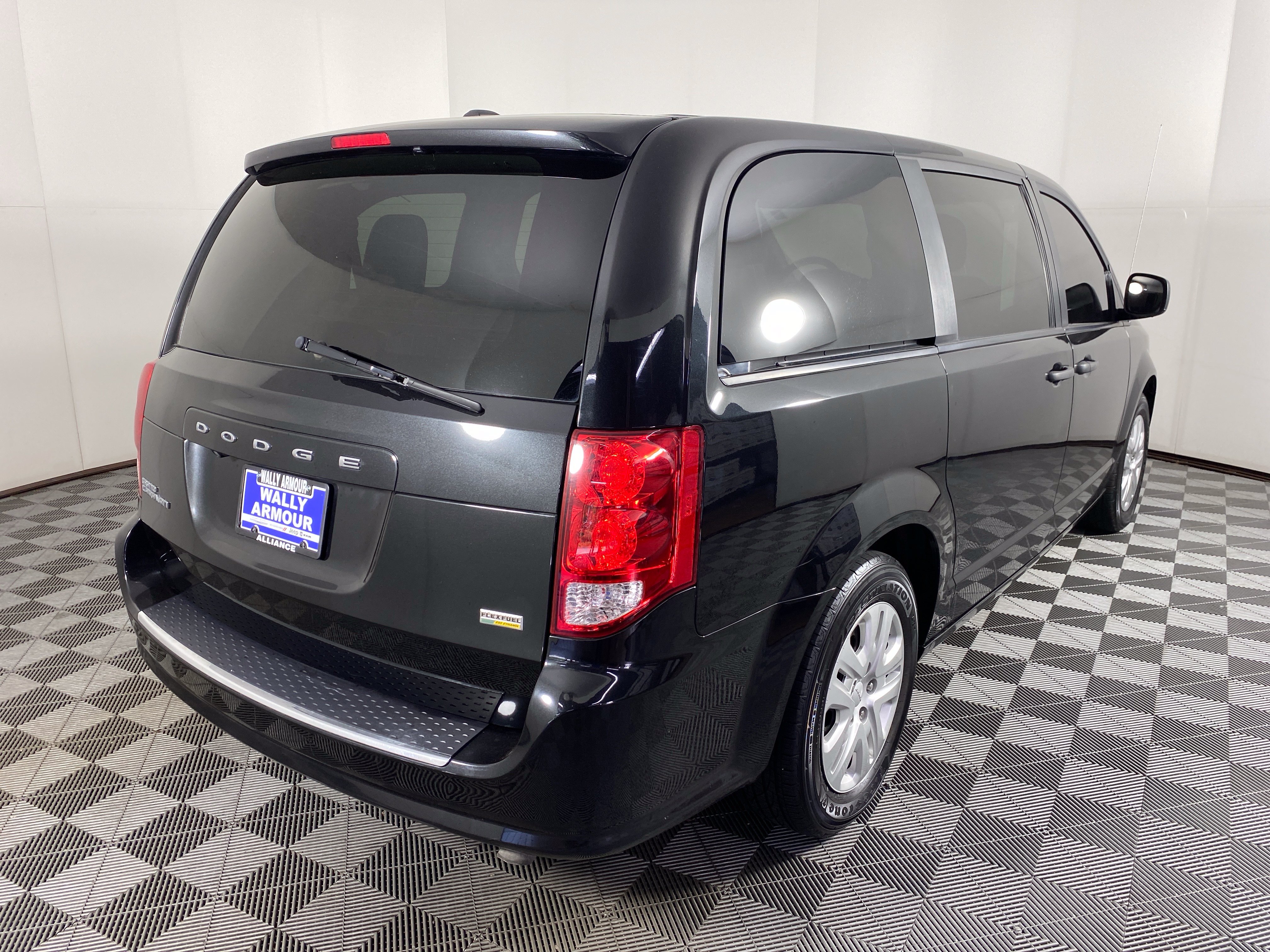 Used 2019 Dodge Grand Caravan SE w/ UConnect Hands-Free Group FWD image 6