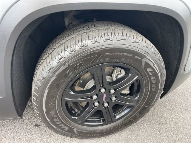 Used 2023 GMC Acadia AT4 w/ Technology Package image 6