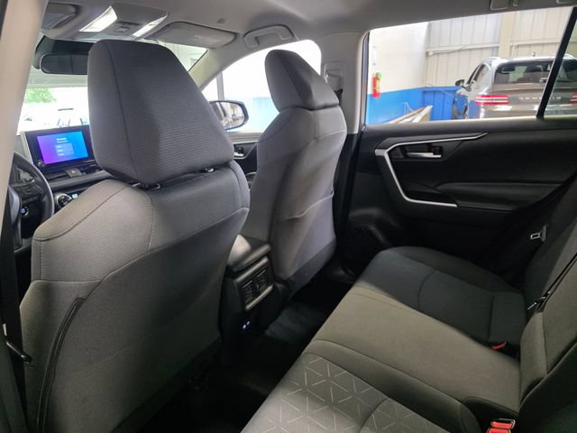 Used 2025 Toyota RAV4 XLE AWD/4WD image 18
