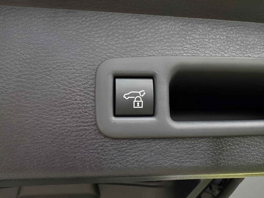Used 2026 Toyota Sienna XSE AWD/4WD image 10