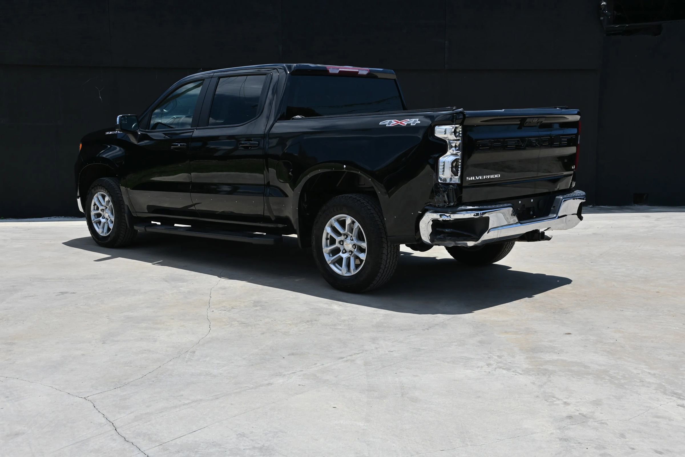Used 2023 Chevrolet Silverado 1500 LT AWD/4WD image 4