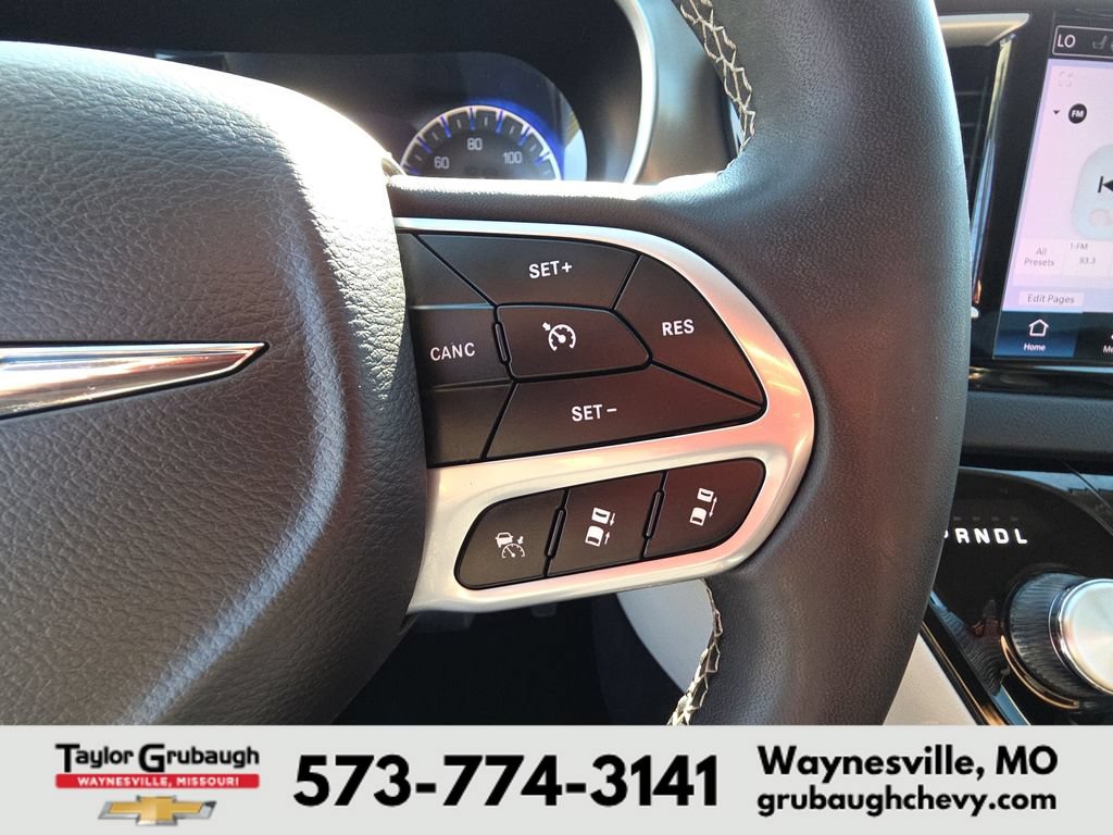 Used 2023 Chrysler Pacifica Touring-L FWD image 19
