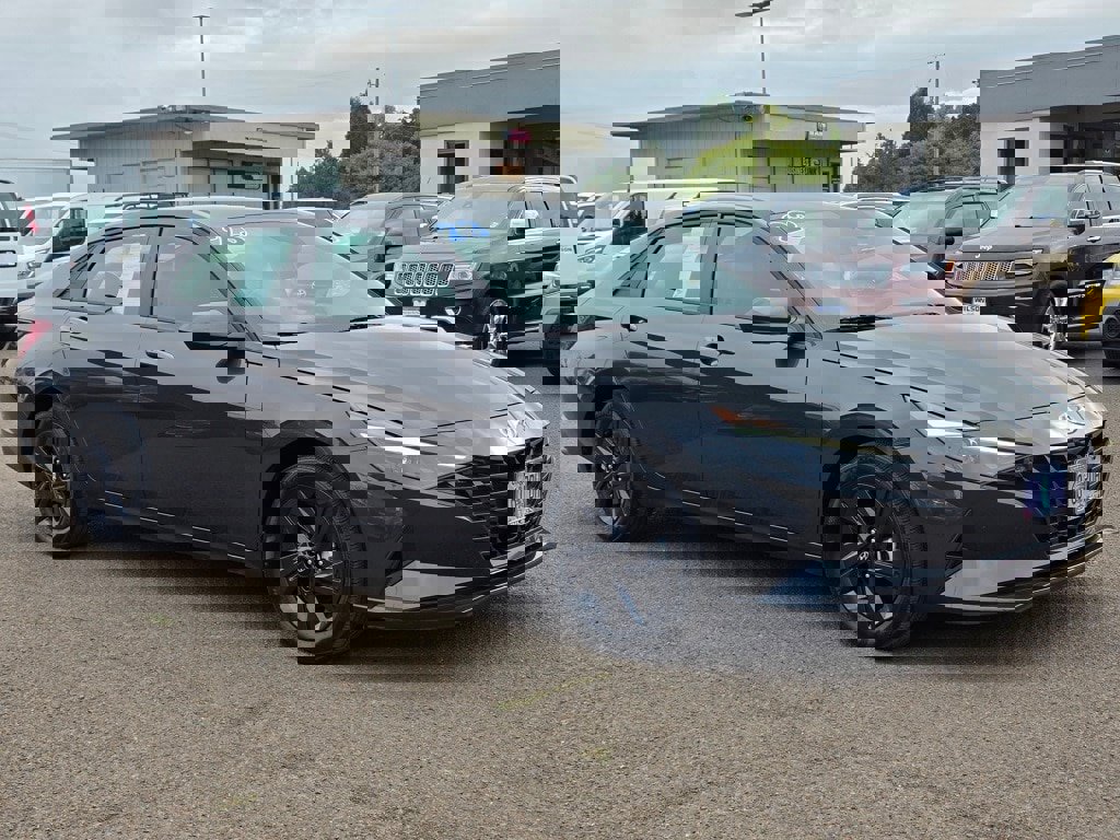 Used 2023 Hyundai Elantra SEL w/ Cargo Package image 29