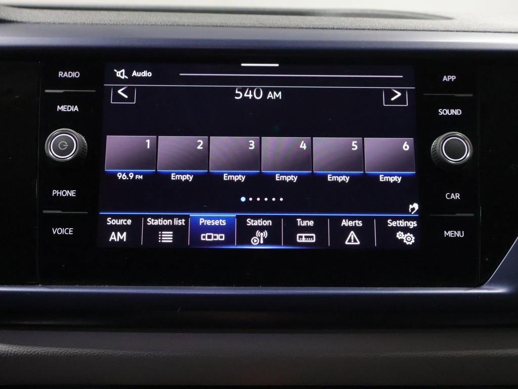 Used 2023 Volkswagen Taos SE w/ Panoramic Sunroof Package image 29