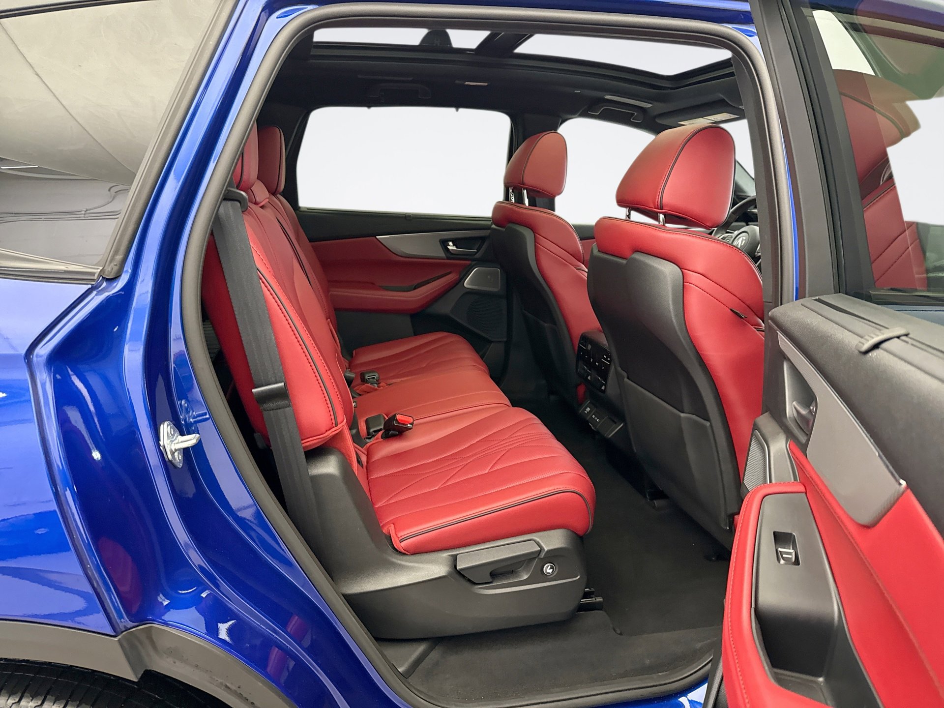 Used 2025 Acura MDX A-Spec image 18