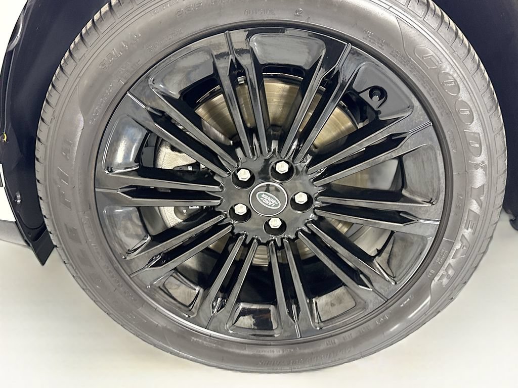 Used 2025 Land Rover Range Rover Evoque Dynamic SE AWD/4WD image 30