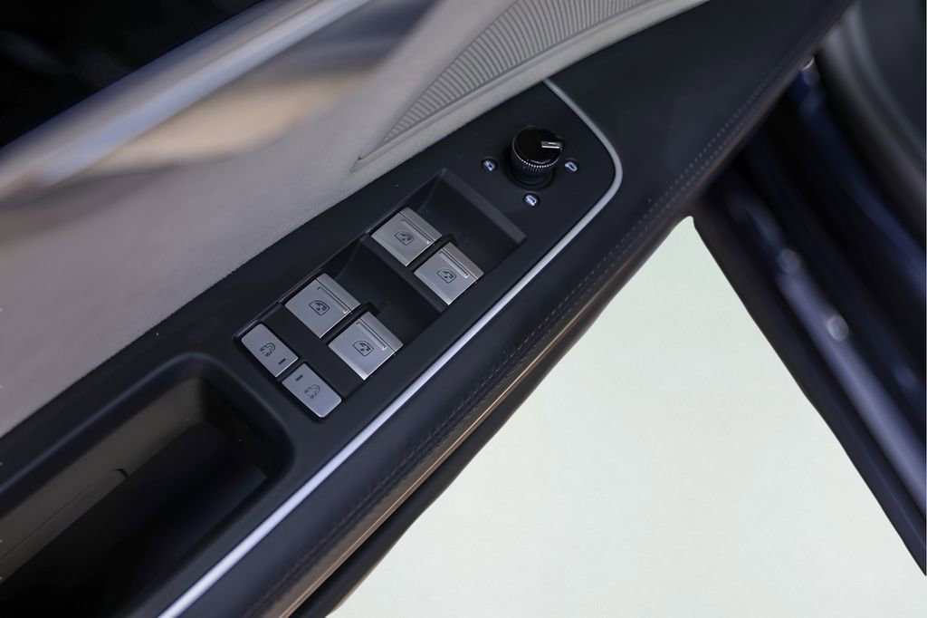 Used 2023 Audi A8 L 3.0T image 26