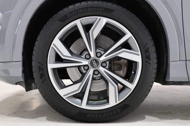 Used 2022 Audi Q4 e-tron Premium AWD/4WD image 9