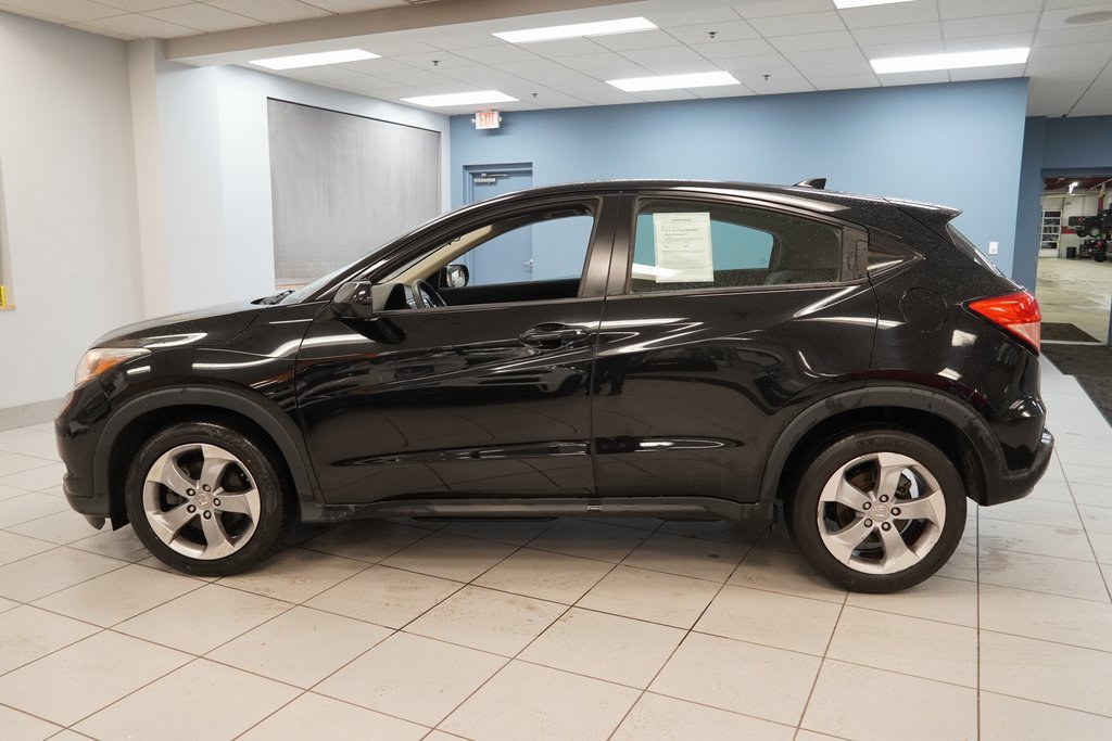 Used 2017 Honda HR-V LX image 2