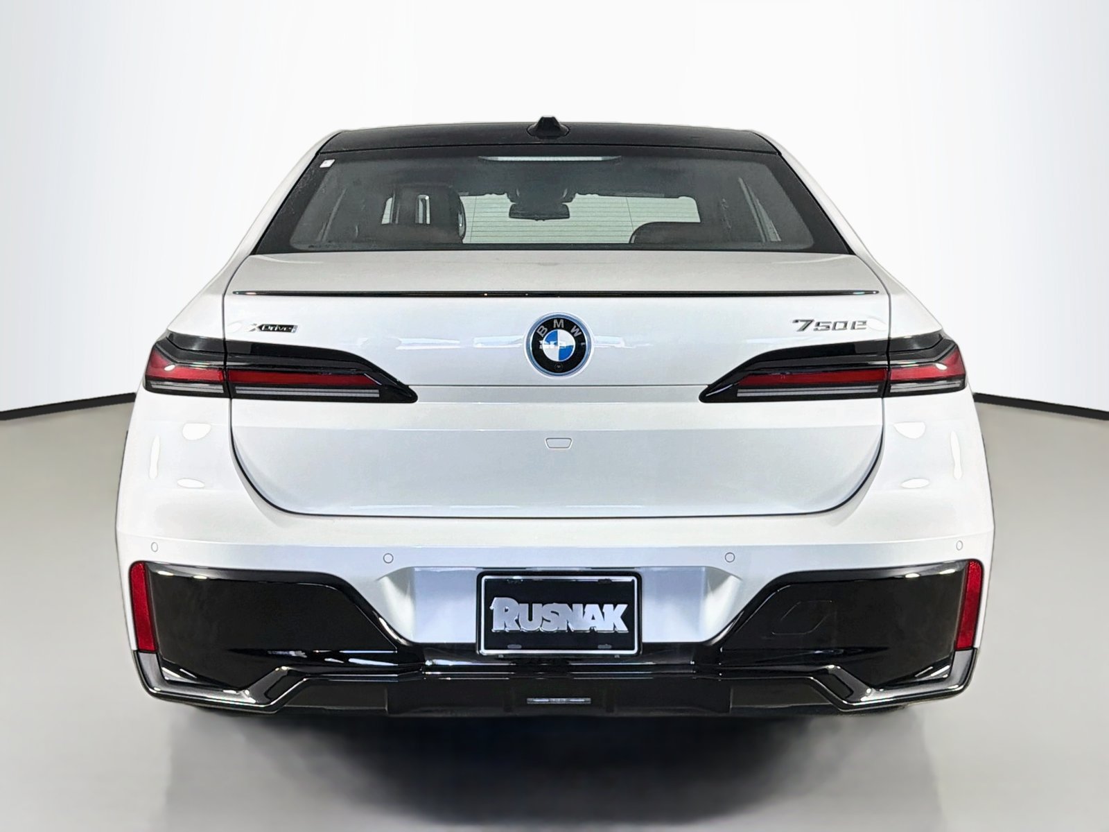 New 2026 BMW 750e xDrive w/ Premium Package AWD/4WD image 6
