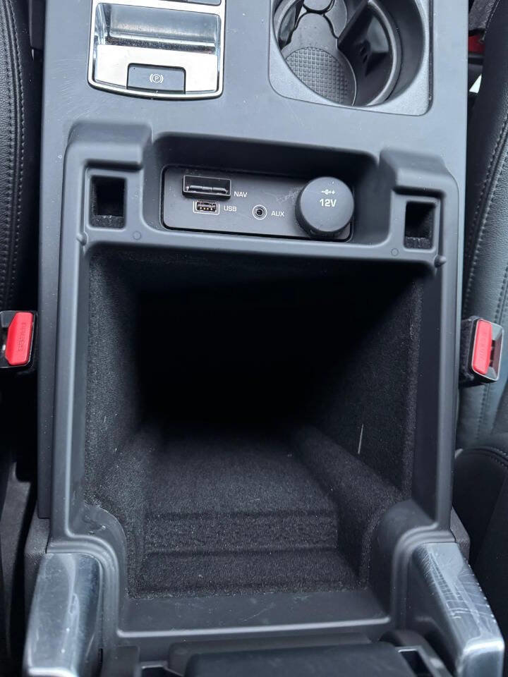 Used 2017 Land Rover Discovery SE image 35