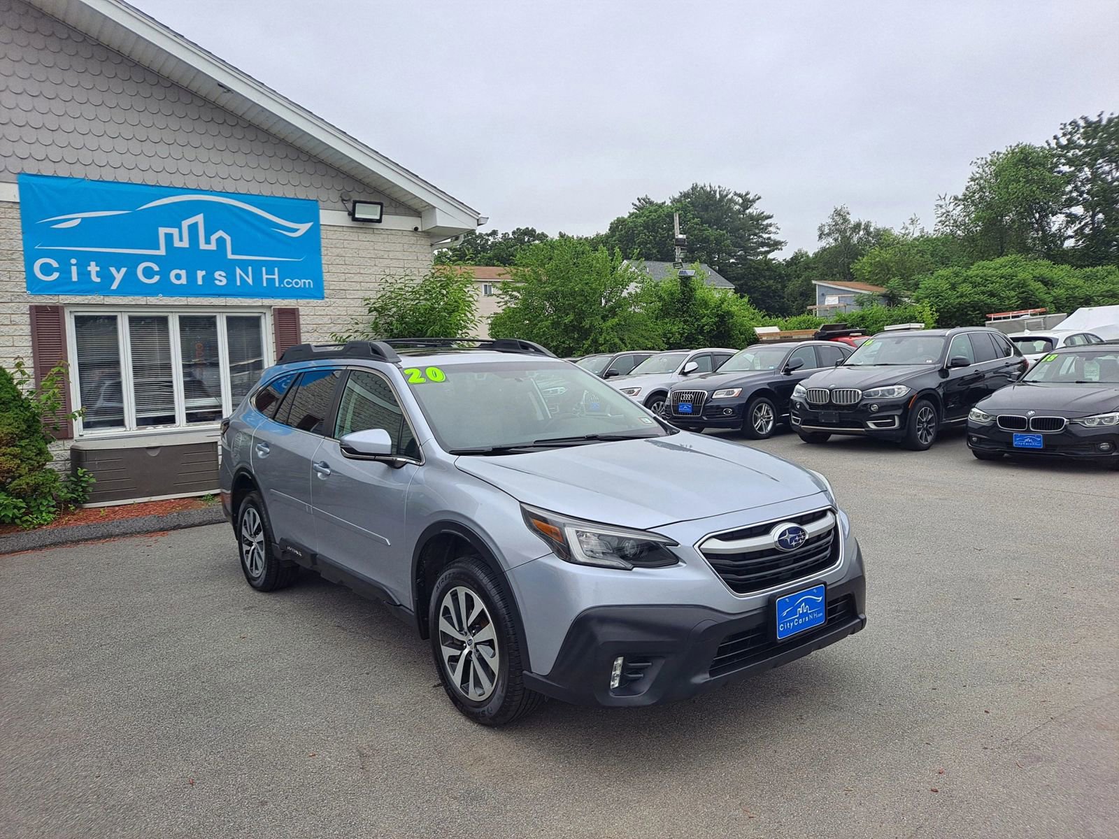 Used 2020 Subaru Outback Premium image 2