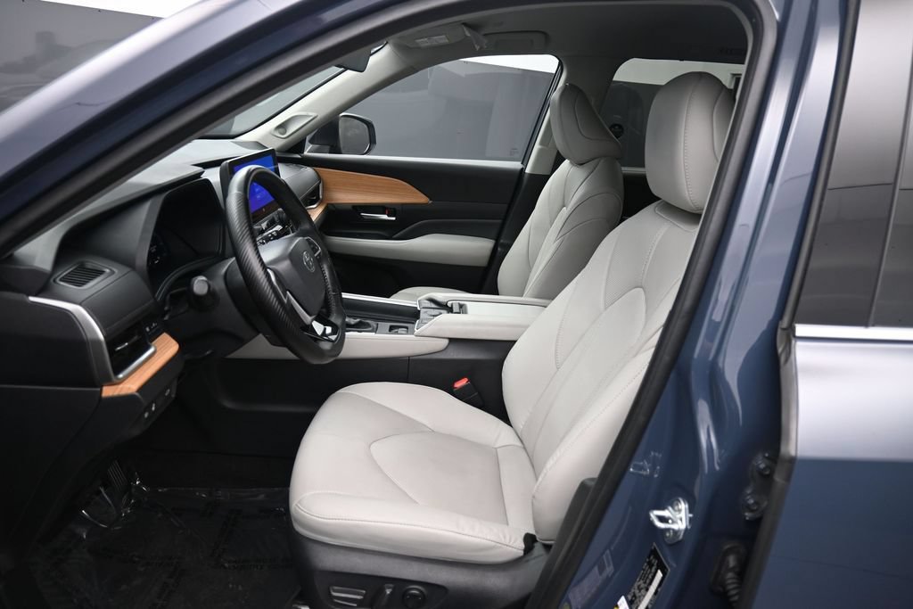 Certified 2024 Toyota Grand Highlander AWD image 18