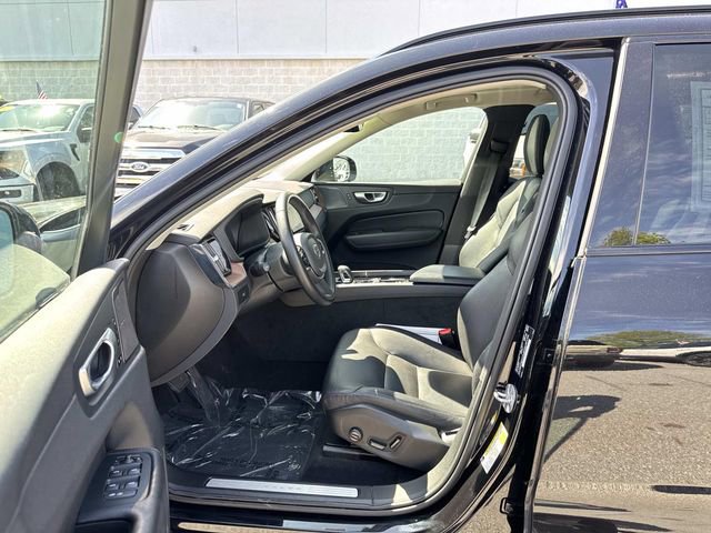 Used 2024 Volvo XC60 B5 Plus AWD/4WD image 17