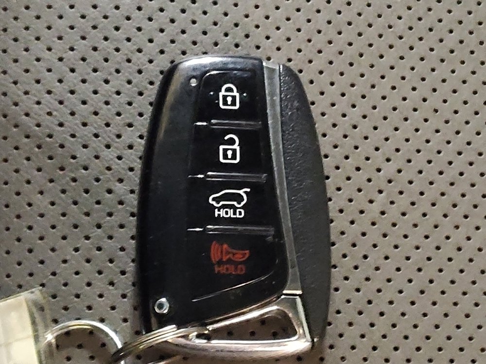 Used 2017 Hyundai Santa Fe Limited image 32