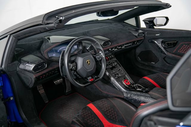 Used 2019 Lamborghini Huracan Performante AWD/4WD image 18