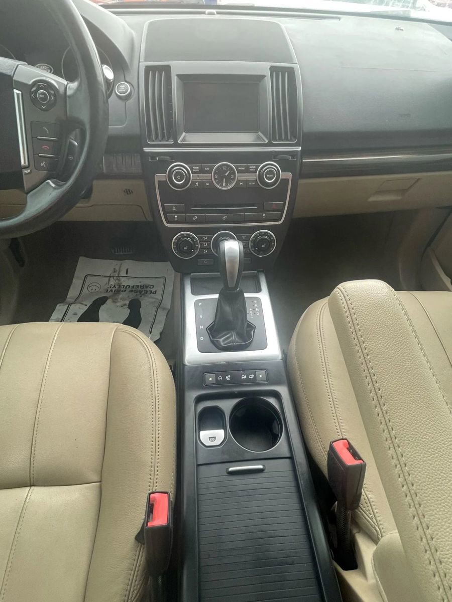 Used 2013 Land Rover LR2 HSE image 12