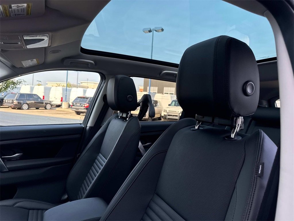 New 2025 Land Rover Discovery Sport S image 19