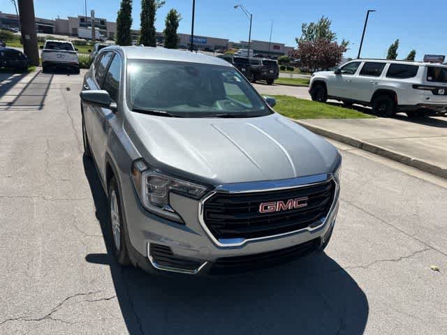 Used 2024 GMC Terrain SLE AWD/4WD image 24