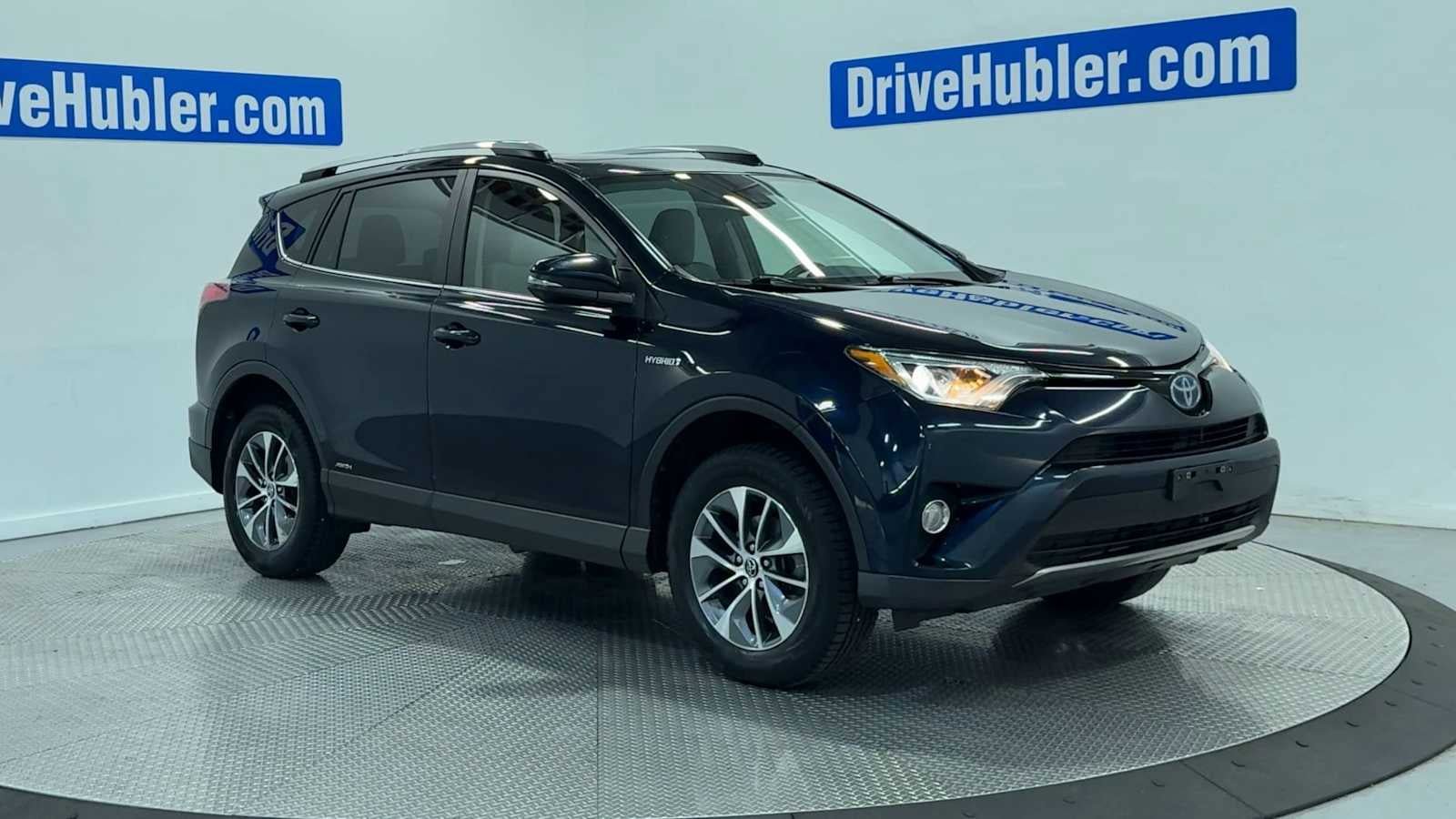 Used 2017 Toyota RAV4 XLE AWD/4WD image 2
