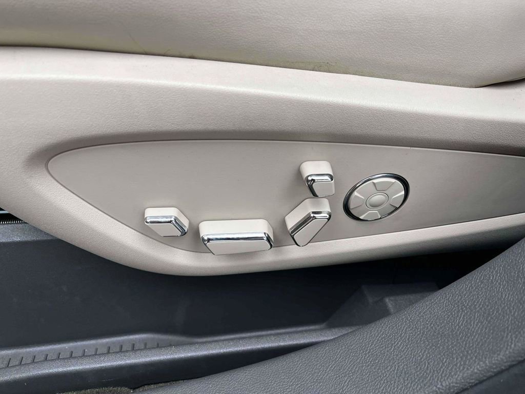 Used 2020 Lincoln Nautilus Reserve w/ Equipment Group 201A image 17