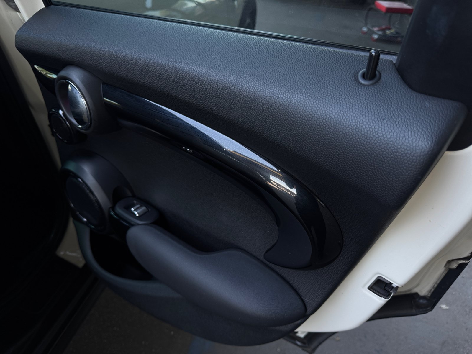Used 2019 MINI Cooper 4-Door Hardtop w/ Signature Upholstery Package FWD image 25
