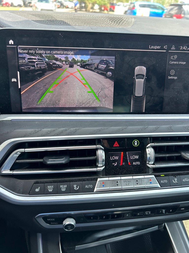 Used 2022 BMW X7 xDrive40i w/ Premium Package AWD/4WD image 11