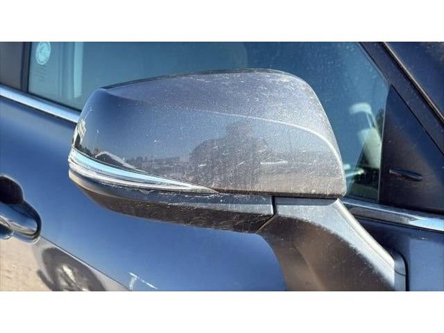 Used 2024 Toyota Highlander LE FWD image 9