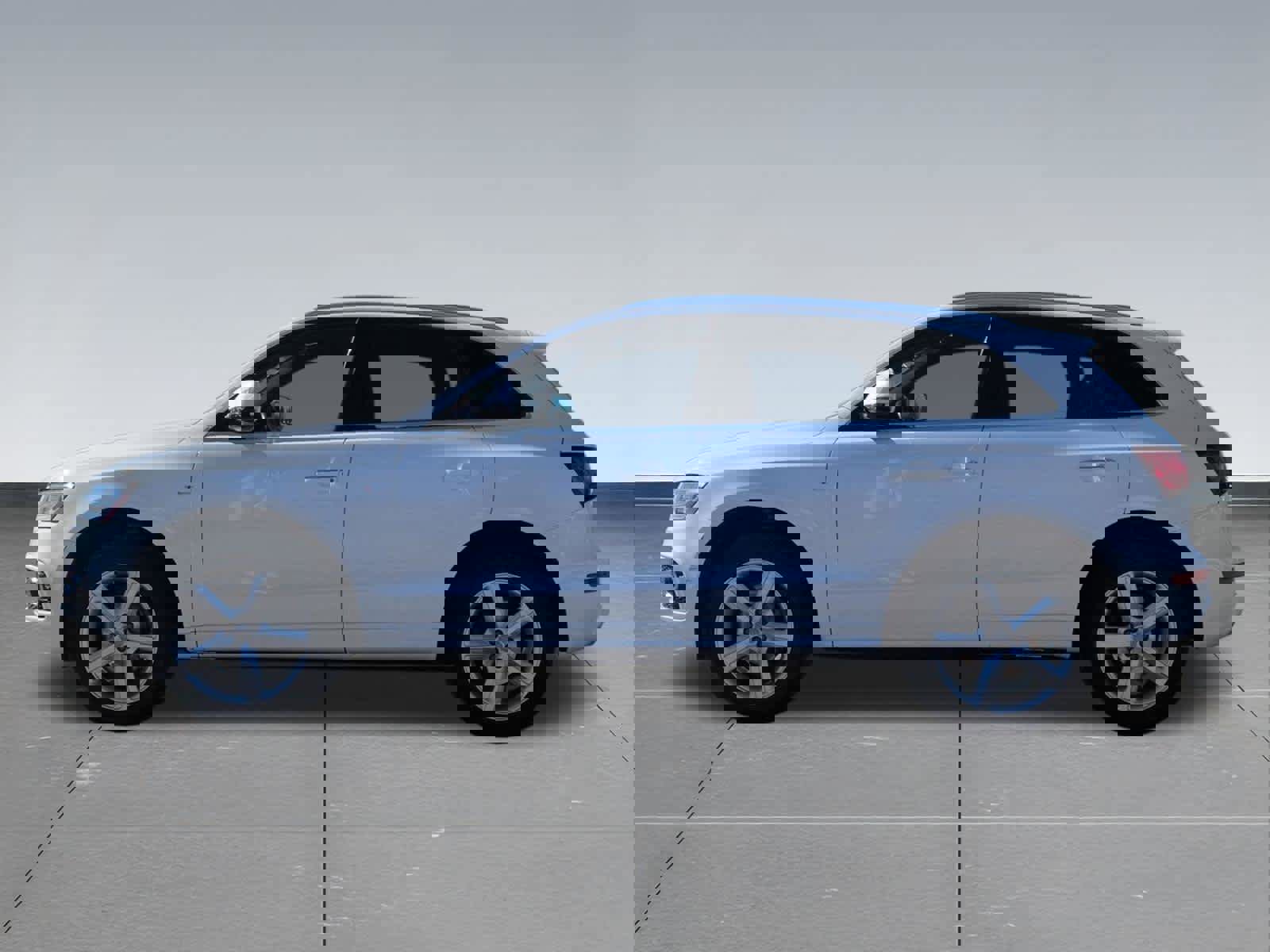 Used 2017 Audi Q5 2.0T Premium Plus w/ Technology Package image 3