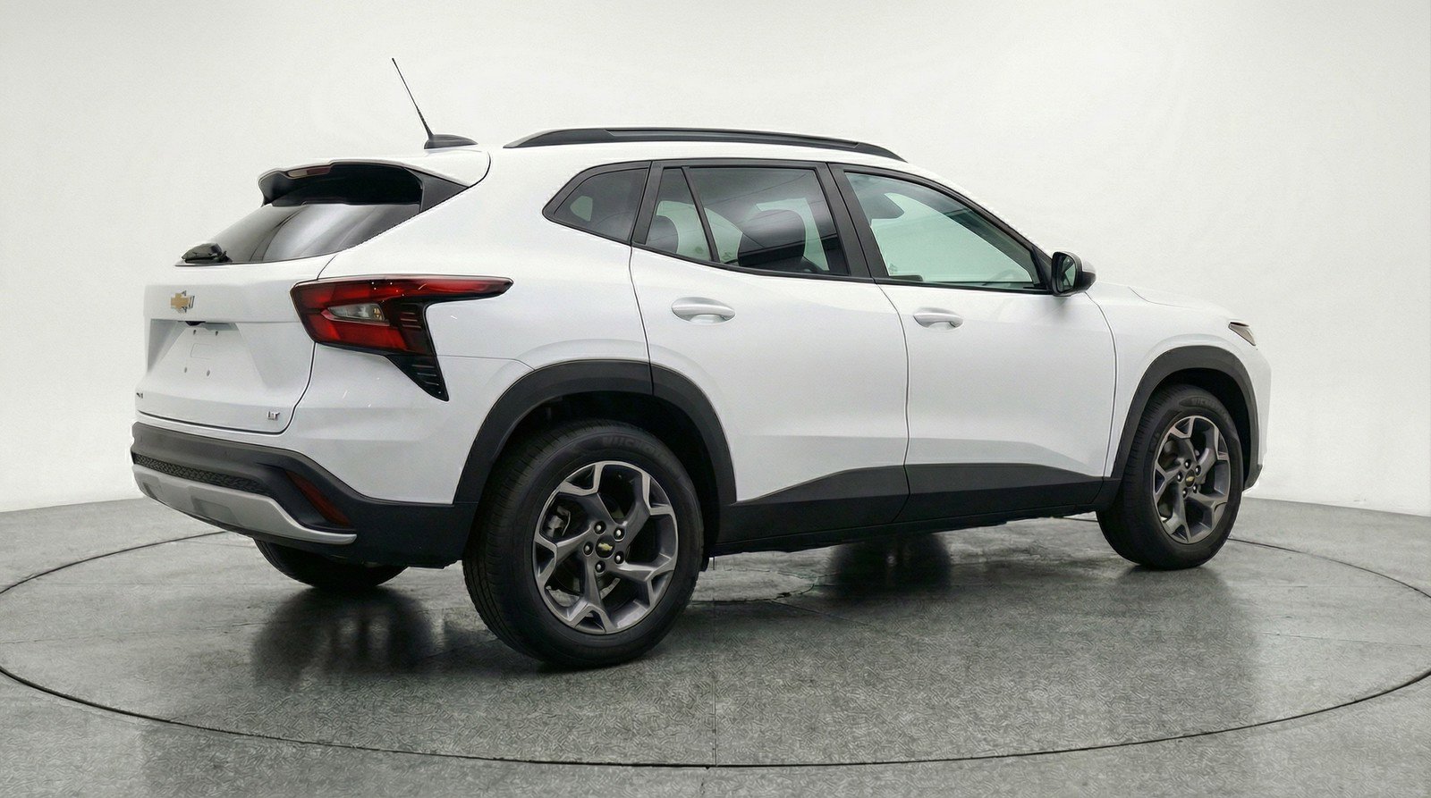 Used 2025 Chevrolet Trax LT w/ LT Convenience Package image 9