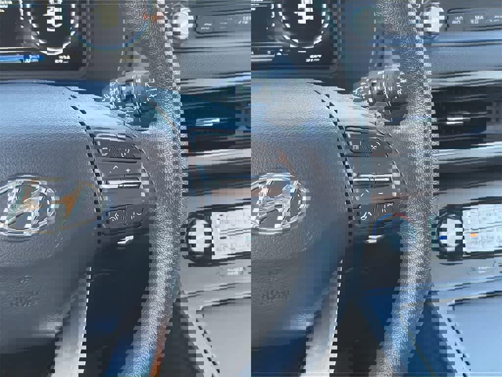 Used 2023 Hyundai Kona SE image 14