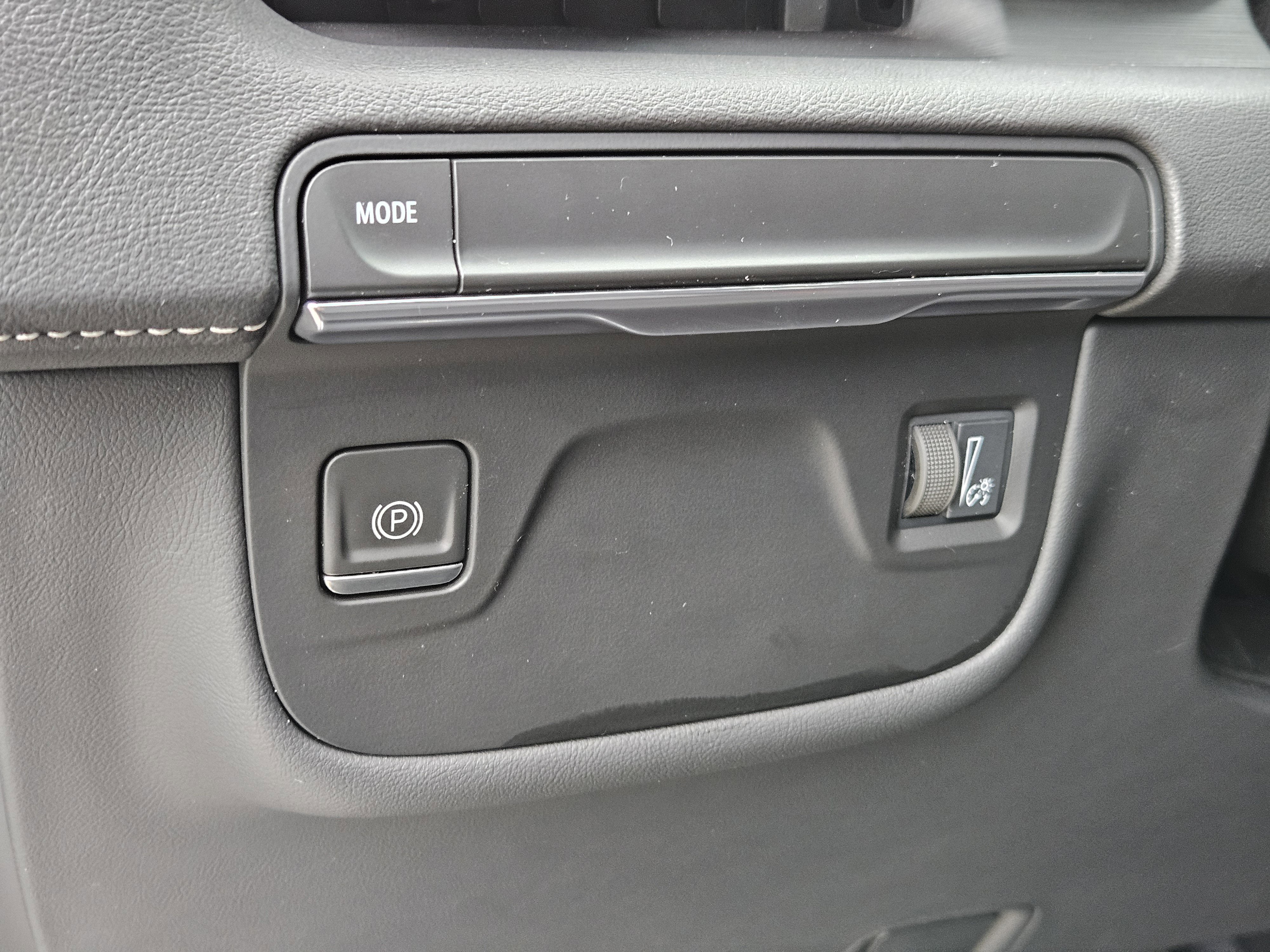 Certified 2023 Cadillac Escalade ESV Premium Luxury image 22