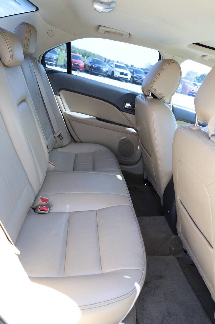 Used 2012 Ford Fusion SEL FWD image 16