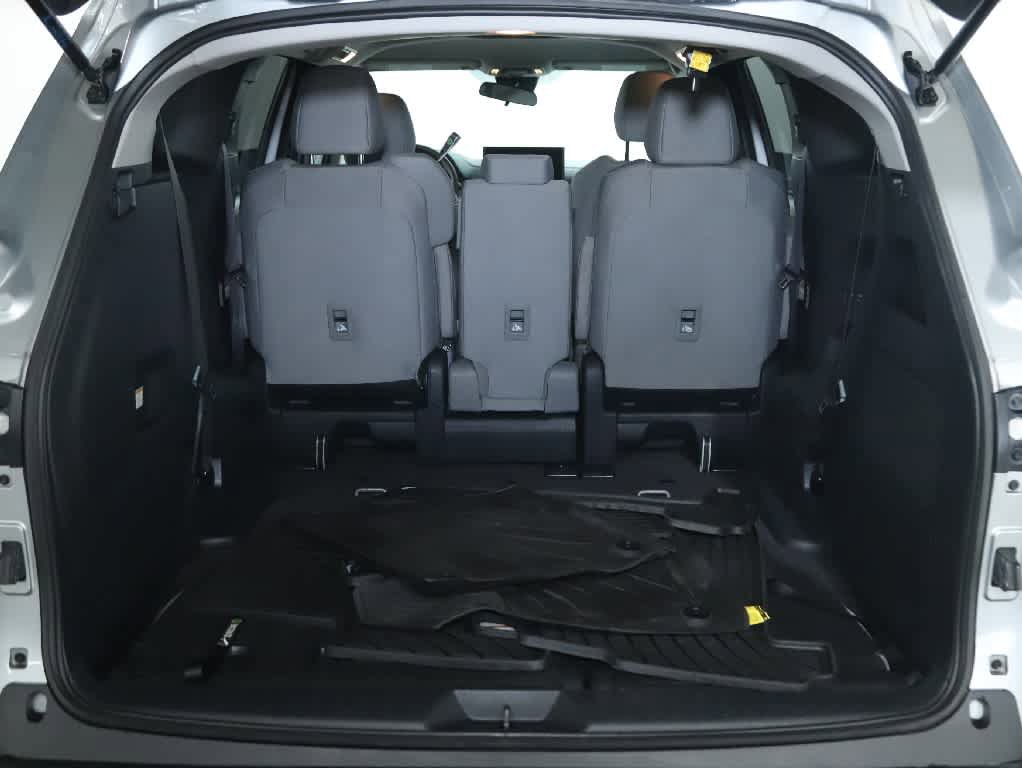 Used 2025 Toyota Sienna LE FWD image 27