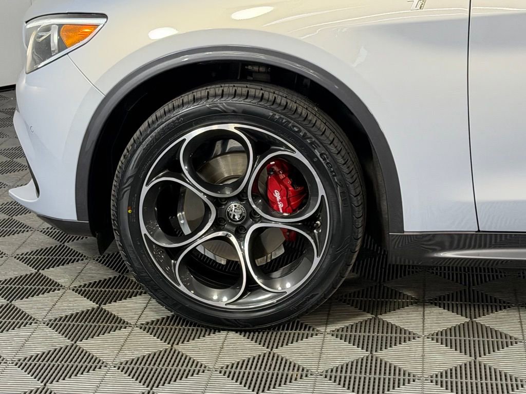 Used 2023 Alfa Romeo Stelvio Ti image 11