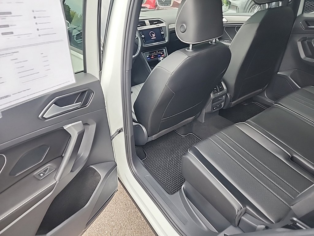 Used 2023 Volkswagen Tiguan SE R-Line AWD/4WD image 31