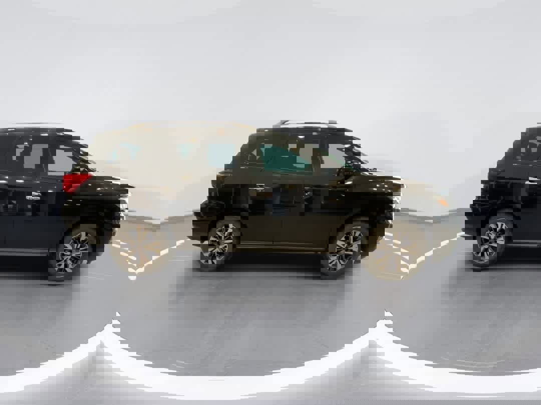 Used 2017 Nissan Pathfinder SV image 9