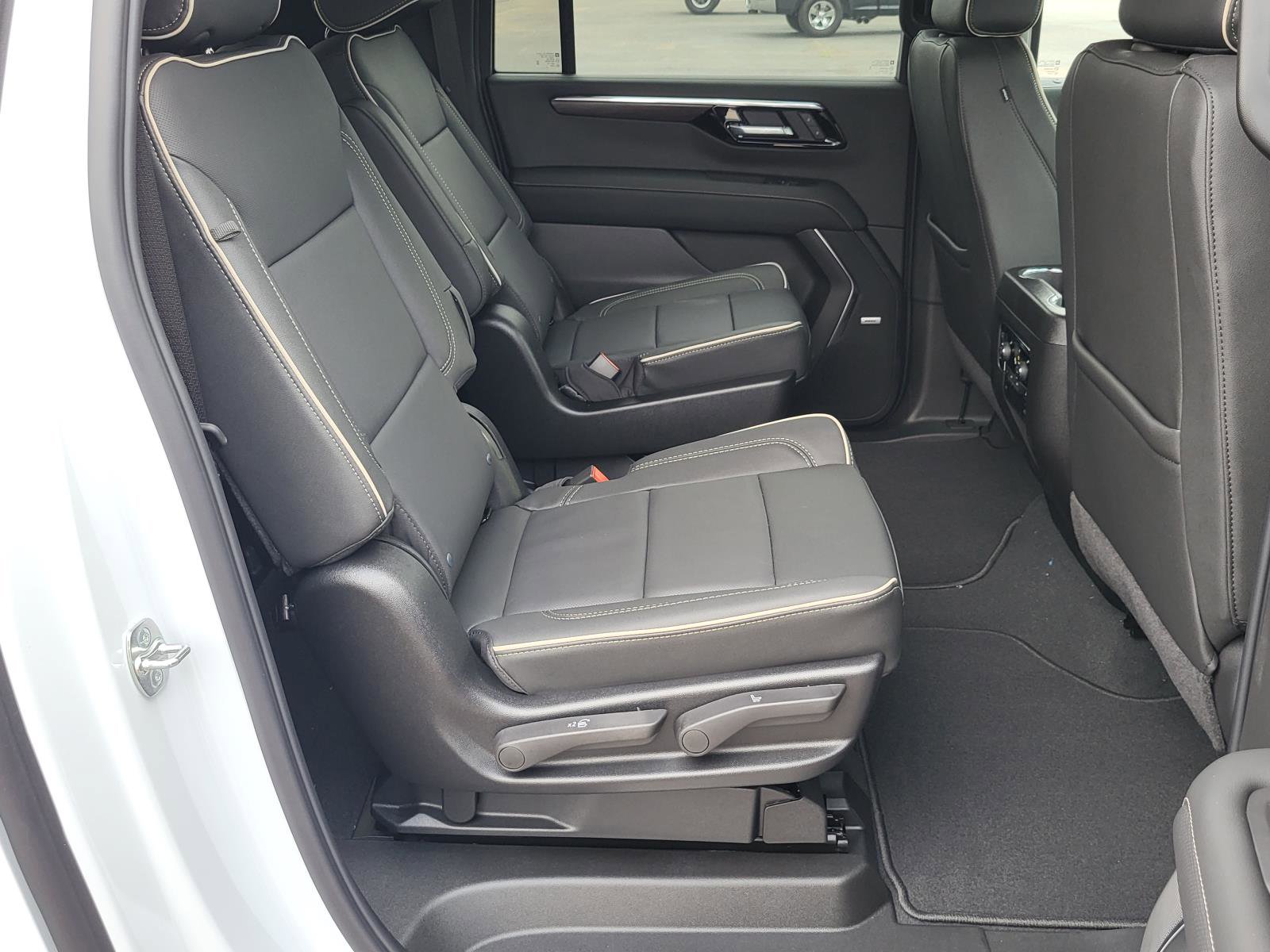 New 2026 Chevrolet Suburban Premier image 11