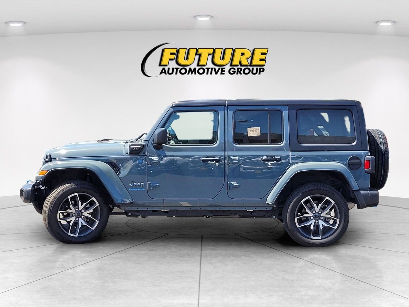 Used 2024 Jeep Wrangler Unlimited AWD/4WD image 8