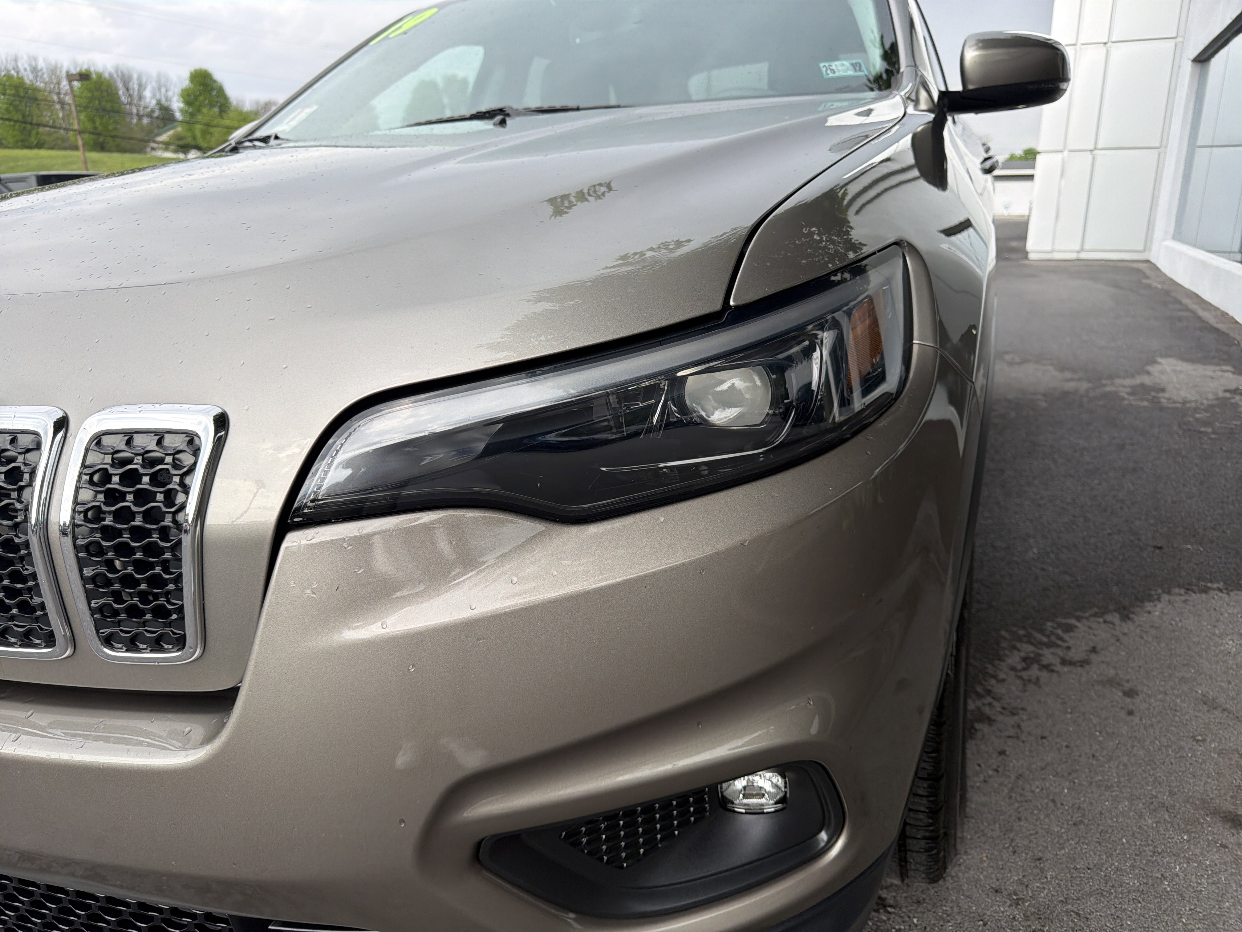 Used 2019 Jeep Cherokee Latitude Plus w/ Comfort/Convenience Group AWD/4WD image 11