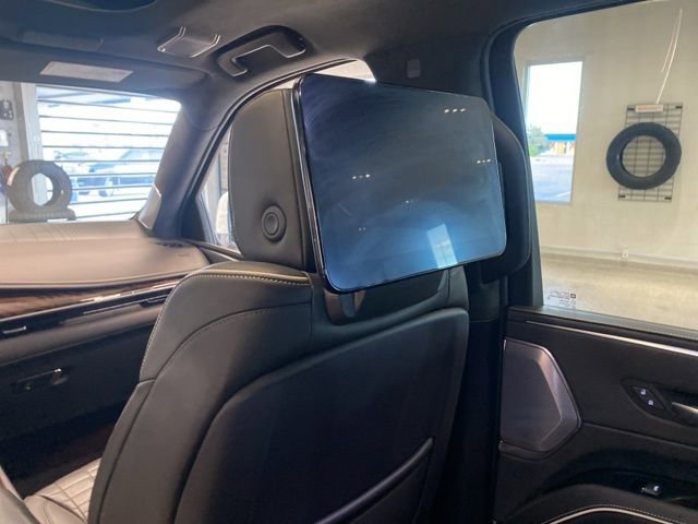 Used 2023 Cadillac Escalade ESV Premium Luxury Platinum AWD/4WD image 41