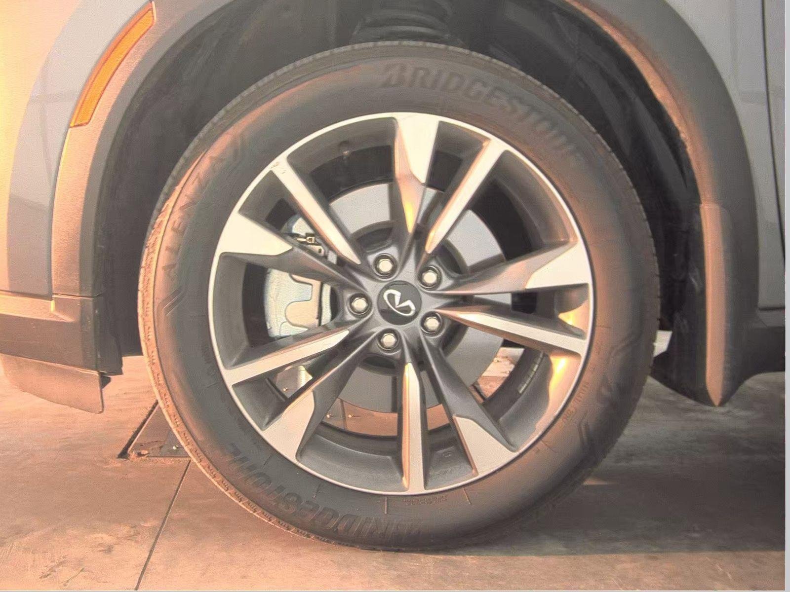 Certified 2025 INFINITI QX60 Luxe image 9