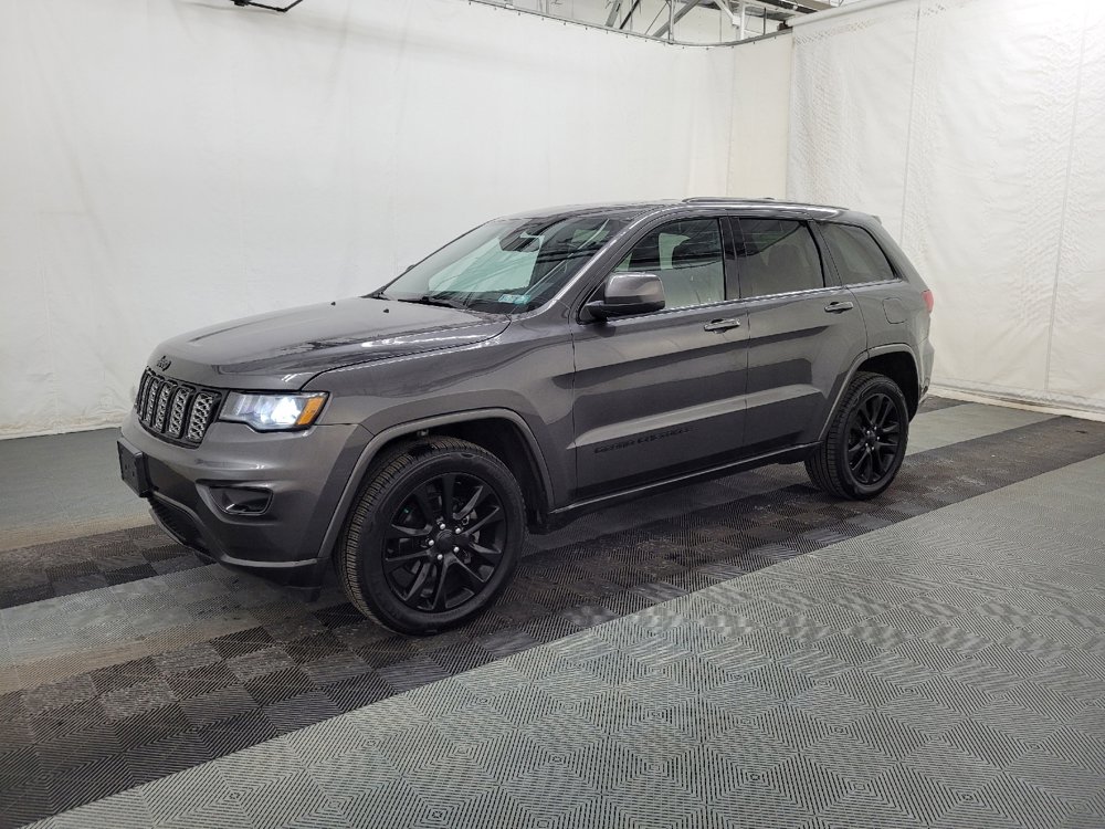 Used 2020 Jeep Grand Cherokee Altitude image 2