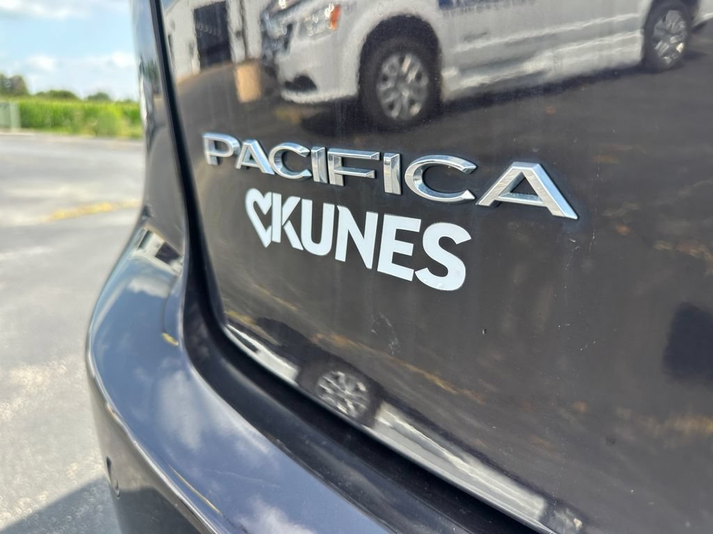 Used 2017 Chrysler Pacifica Limited w/ UConnect Theater Package FWD image 42
