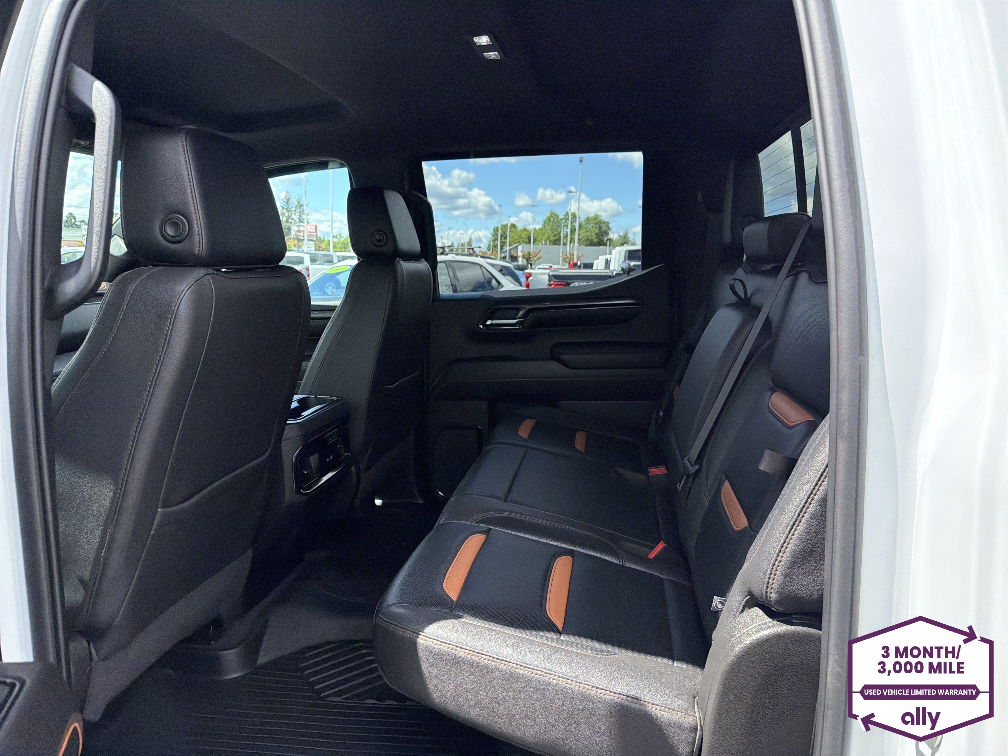 Used 2023 GMC Sierra 1500 AT4 w/ Technology Package AWD/4WD image 10