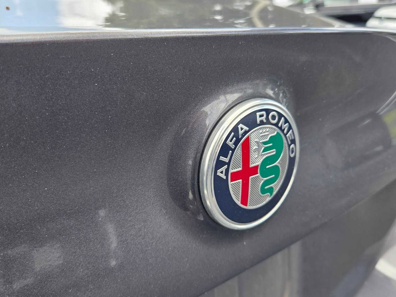 Used 2020 Alfa Romeo Giulia RWD image 4