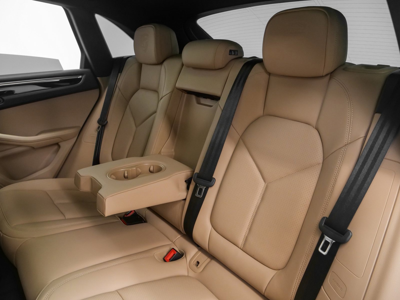 Used 2025 Porsche Macan image 35