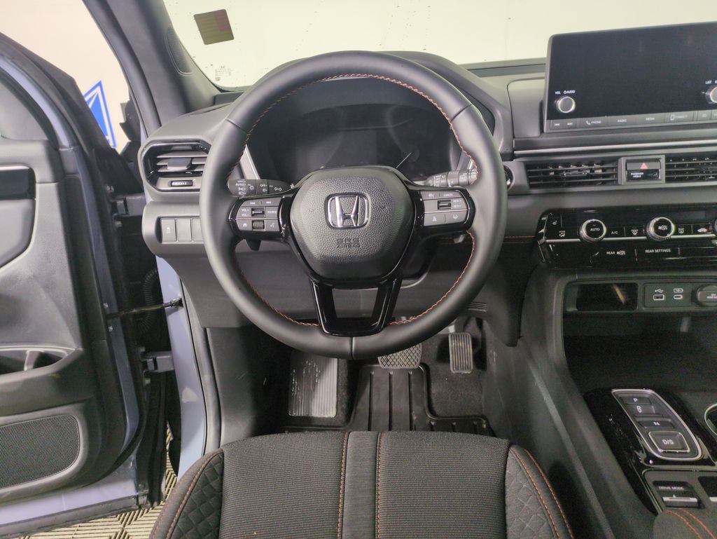 Used 2025 Honda Pilot Sport image 17